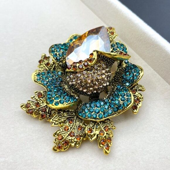 Yellow Gold with Topaz and Aquamarine Crystal Corsage Flower Pin Back Brooch - Picture 9 of 11